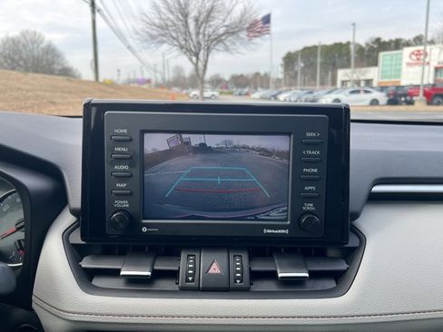 Used 2022 Toyota RAV4 XLE Premium image 14