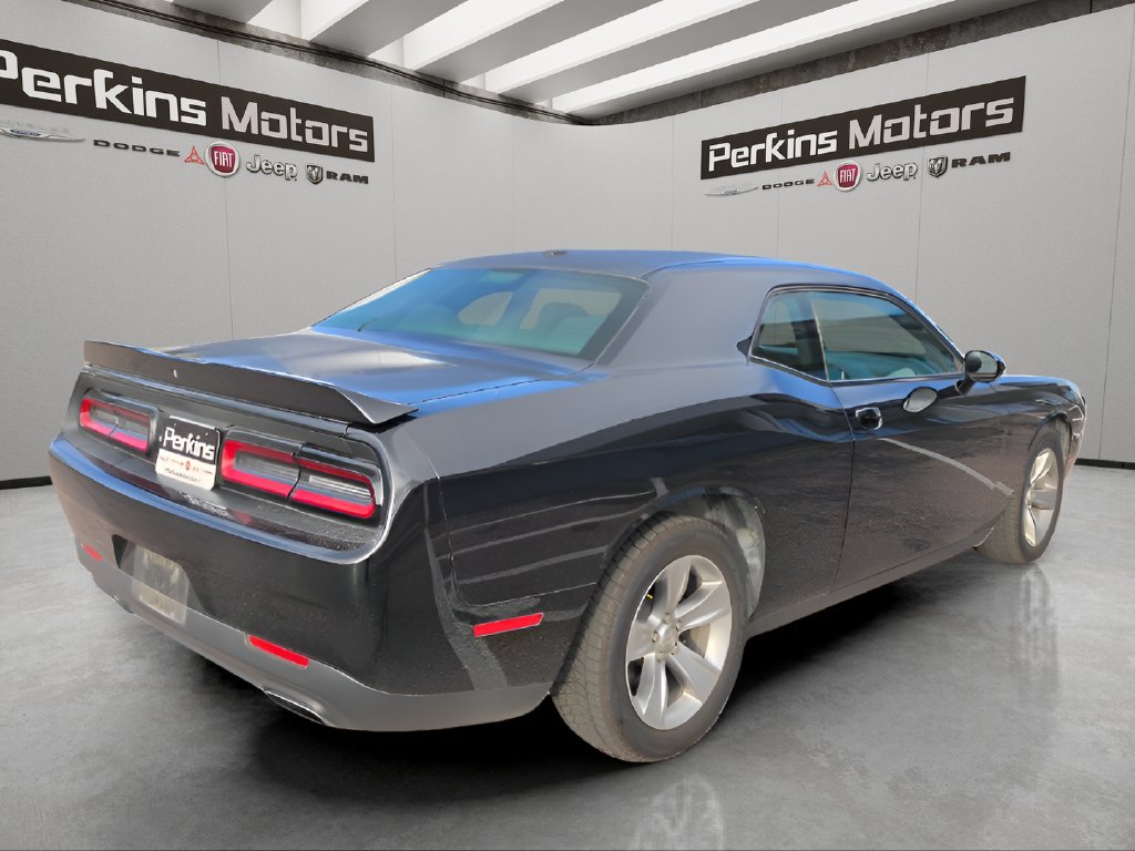 Used 2018 Dodge Challenger SXT RWD image 5