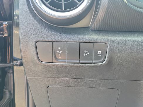 Used 2022 Hyundai Kona Limited AWD/4WD image 20