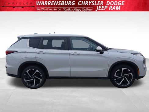 Used 2023 Mitsubishi Outlander SE AWD/4WD image 2