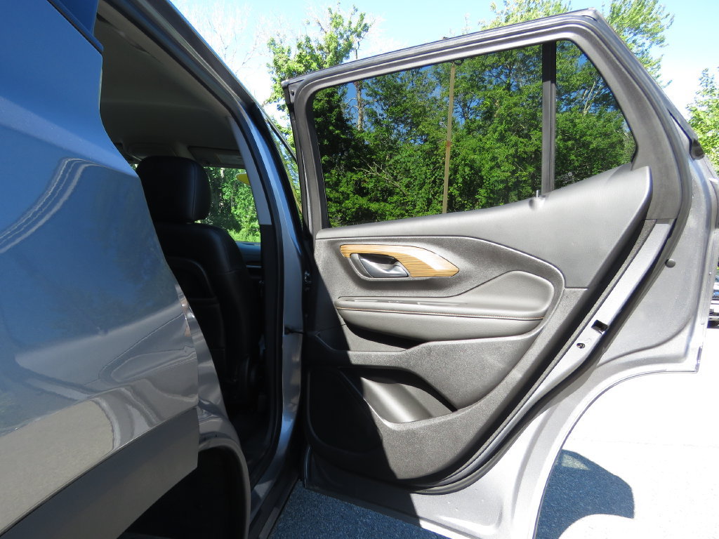 Used 2020 GMC Terrain SLE w/ Driver Convenience Package AWD/4WD image 15