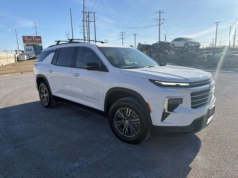 New 2026 Chevrolet Traverse LT w/ Driver Confidence Package image 2