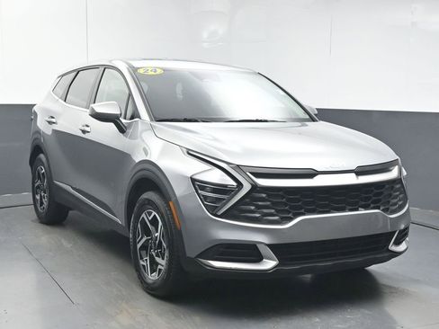 Used 2024 Kia Sportage LX image 2