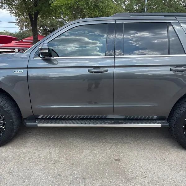 Used 2019 Ford Expedition XLT w/ Equipment Group 202A AWD/4WD image 3