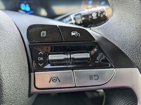 Used 2024 Hyundai Elantra SEL image 27