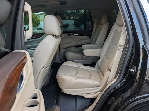 Used 2017 Cadillac Escalade Premium Luxury image 29