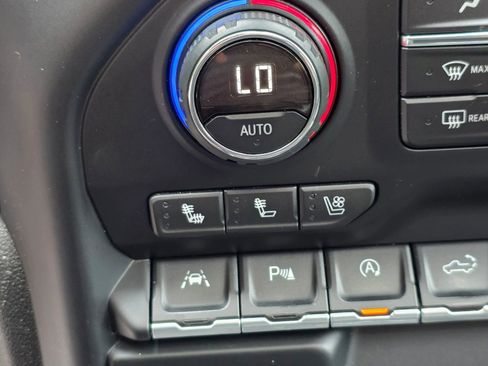 Used 2019 Chevrolet Silverado 1500 High Country image 18