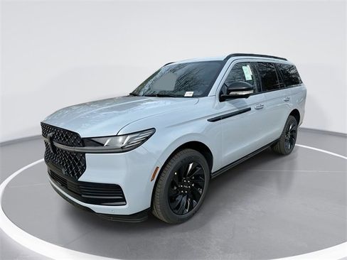 New 2025 Lincoln Navigator Reserve w/ Jet Appearance Package image 1