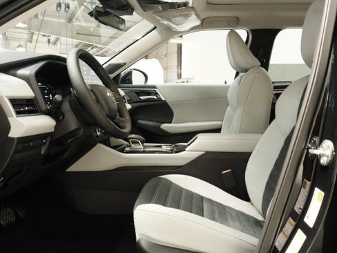 New 2026 Mitsubishi Outlander SE FWD image 6
