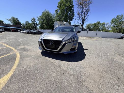 Used 2019 Nissan Altima 2.5 SR AWD/4WD image 2