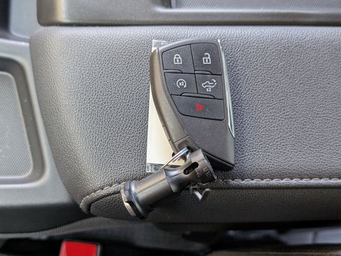 Used 2025 Chevrolet Silverado 1500 LT image 37