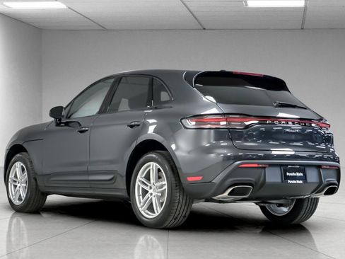 Certified 2025 Porsche Macan image 3