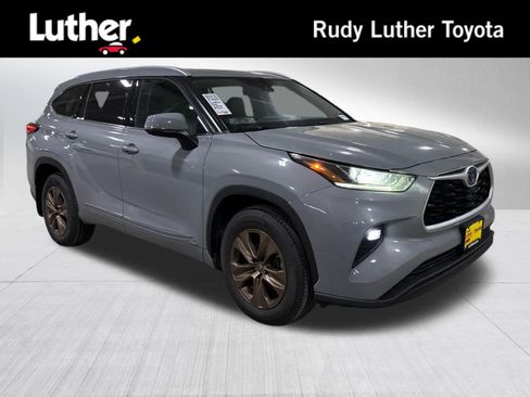 Used 2022 Toyota Highlander Bronze Edition AWD/4WD image 1
