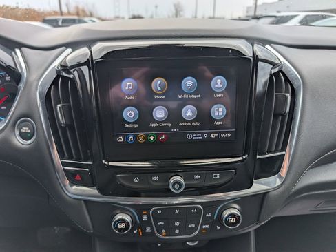 Used 2023 Chevrolet Traverse LT image 16
