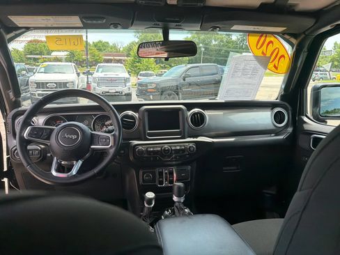 Used 2020 Jeep Wrangler Unlimited Sahara AWD/4WD image 15