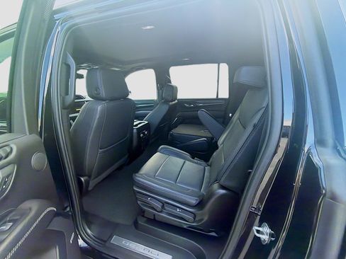 Used 2024 GMC Yukon XL Denali AWD/4WD image 23