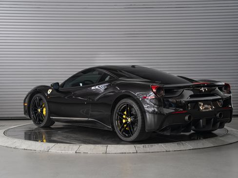 Used 2016 Ferrari 488 GTB RWD image 3
