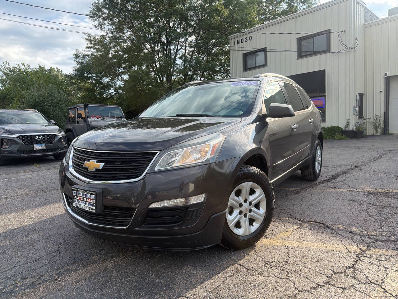 Used 2016 Chevrolet Traverse LS FWD image 1
