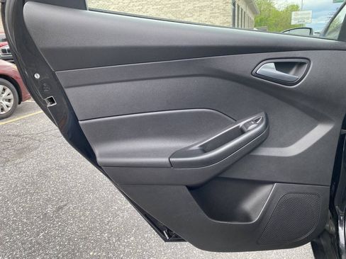Used 2018 Ford Focus SE FWD image 14