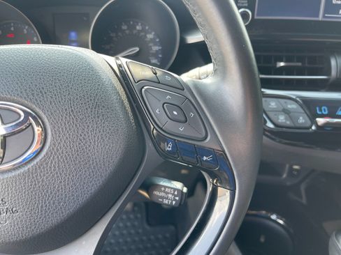 Used 2019 Toyota C-HR XLE FWD image 26