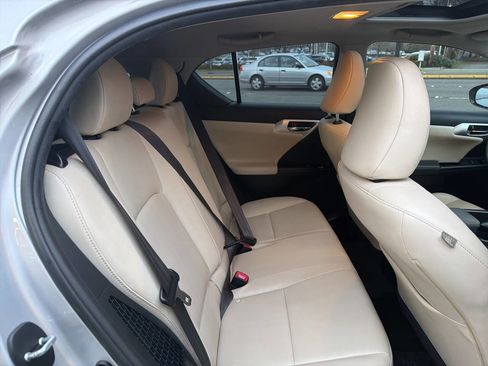 Used 2011 Lexus CT 200h Premium w/ Premium Audio Pkg image 15