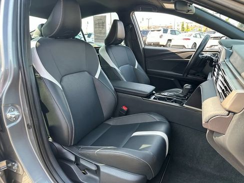 Used 2025 Toyota Camry SE FWD image 10
