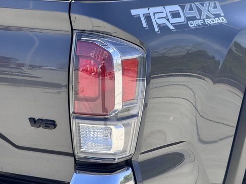 Used 2021 Toyota Tacoma TRD Off-Road image 10