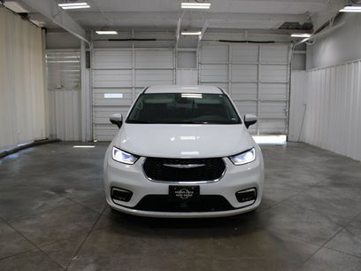 Used 2023 Chrysler Pacifica Touring-L