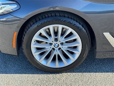 Used 2021 BMW 530i xDrive w/ Premium Package image 13