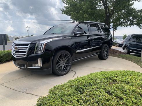 Used 2017 Cadillac Escalade Platinum AWD/4WD image 5