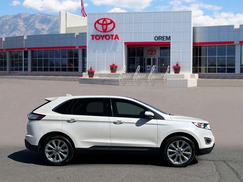 Used 2018 Ford Edge Titanium w/ Equipment Group 302A FWD image 3