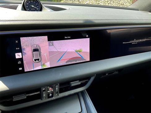 Certified 2025 Porsche Macan Electric image 26