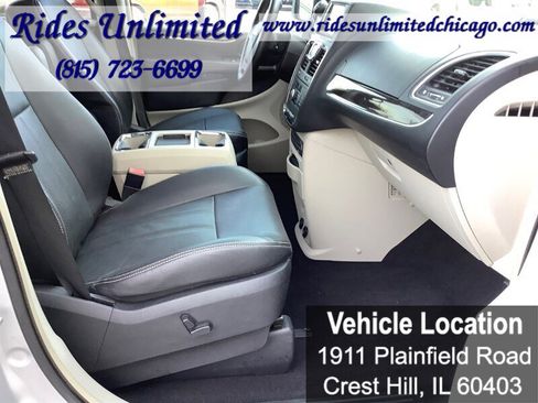 Used 2012 Chrysler Town & Country Touring-L w/ Entertainment Group #2 image 28