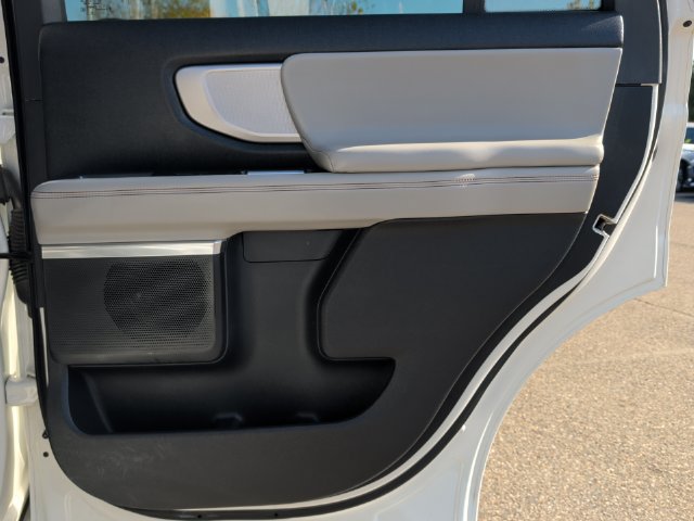 Used 2025 Ford Expedition Active AWD/4WD image 34