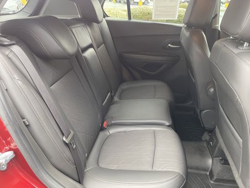 Used 2022 Chevrolet Trax LT w/ LT Convenience Package image 34