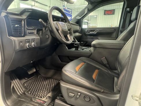 Used 2023 GMC Sierra 1500 AT4 w/ AT4 Premium Package AWD/4WD image 8