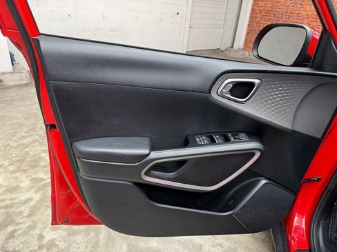 Used 2020 Kia Soul LX image 10