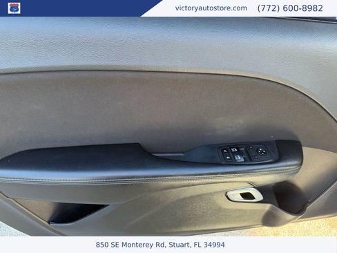 Used 2019 Dodge Challenger SXT image 8