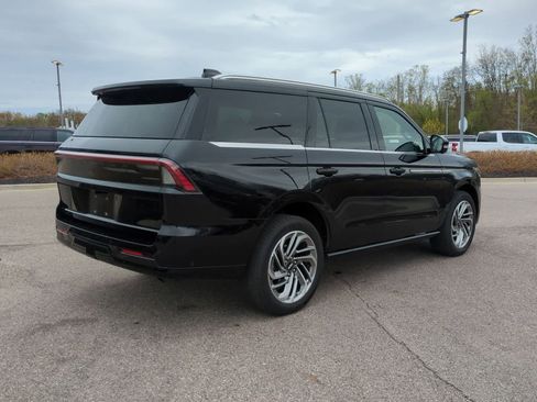 Used 2025 Lincoln Navigator Reserve AWD/4WD image 8