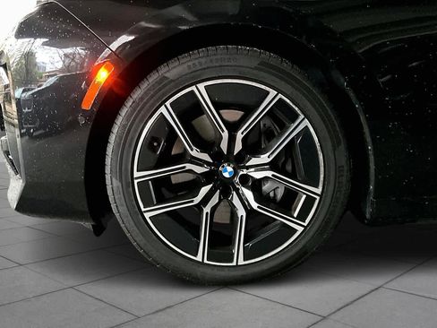 Used 2025 BMW 740i image 10