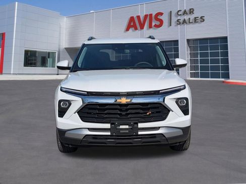 Used 2025 Chevrolet TrailBlazer LT AWD/4WD image 2