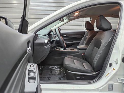 Used 2025 Nissan Altima 2.5 SV AWD/4WD image 13