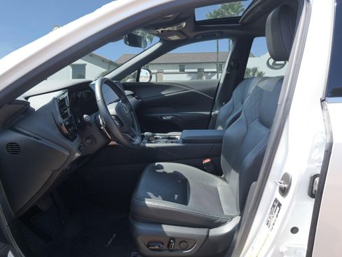 Certified 2024 Lexus RX 350 Premium w/ Accessory Package (Z1) image 8