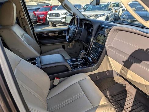 Used 2017 Lincoln Navigator L Reserve image 4