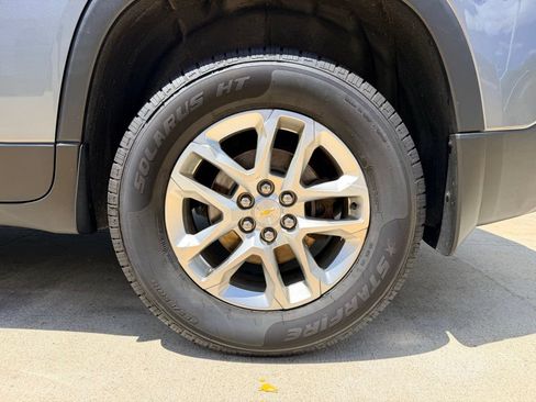 Used 2018 Chevrolet Traverse LT FWD image 9