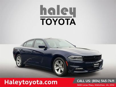 Used 2017 Dodge Charger SXT w/ Navigation & Travel Group