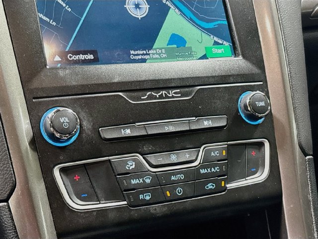 Used 2019 Ford Fusion SE FWD image 16