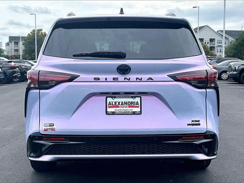 Used 2023 Toyota Sienna XSE AWD/4WD image 4