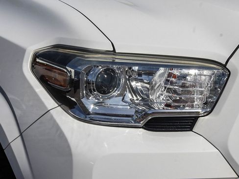 Used 2019 Toyota Tacoma SR5 image 8