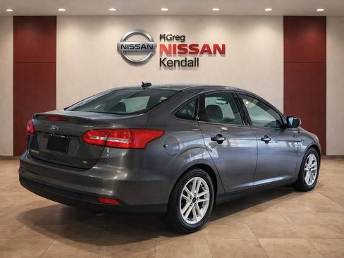 Used 2017 Ford Focus SE FWD image 4